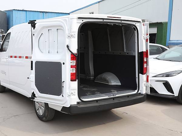 Wuling Yangguang Details (12)