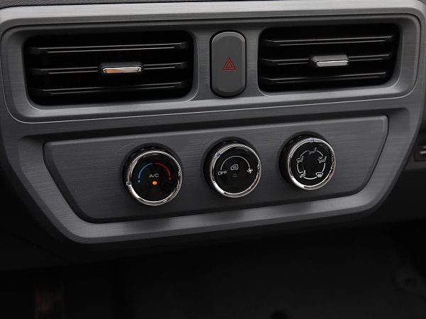 Wuling Yangguang Details (15)