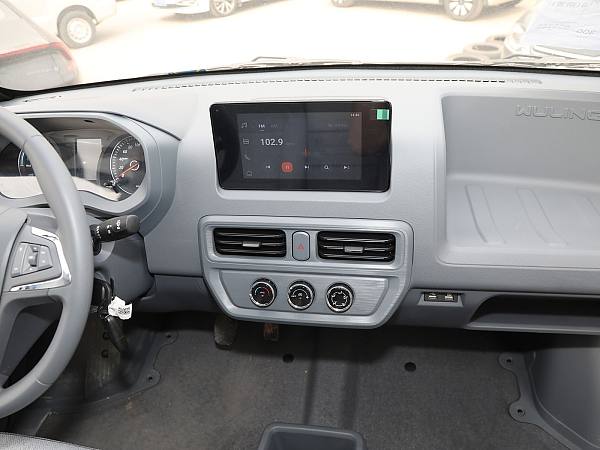 Wuling Yangguang Details (2)