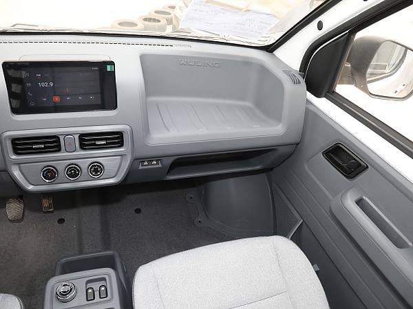 Wuling Yangguang Details (7)