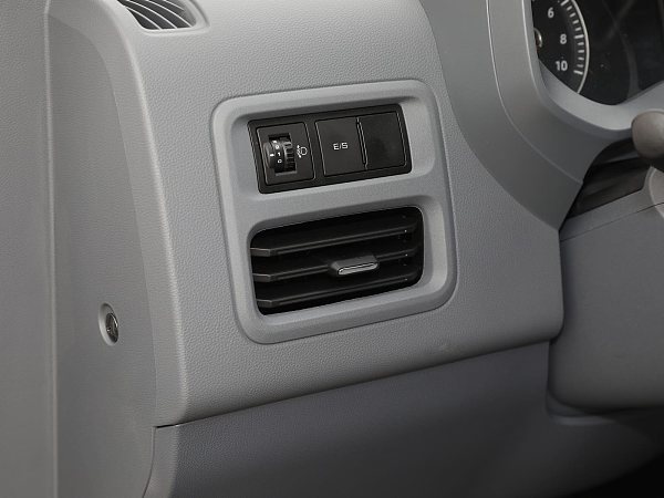 Wuling Yangguang Details (8)