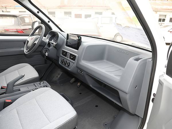 Wuling Yangguang Interior (1)