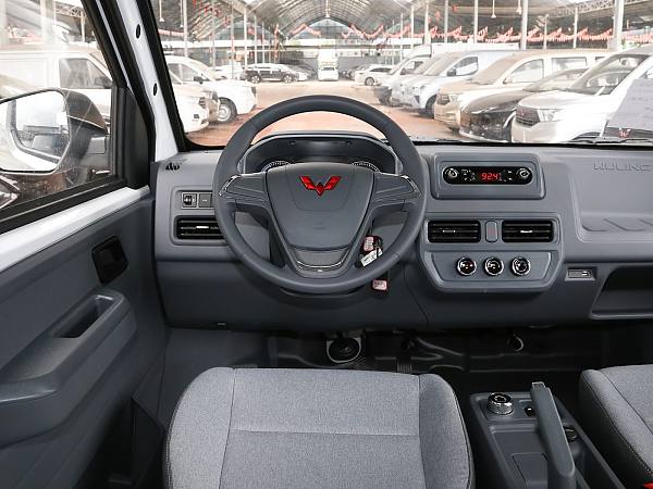 Wuling Yangguang Interior (7)