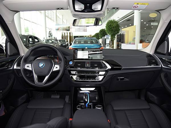 BMW iX3 interior (5)