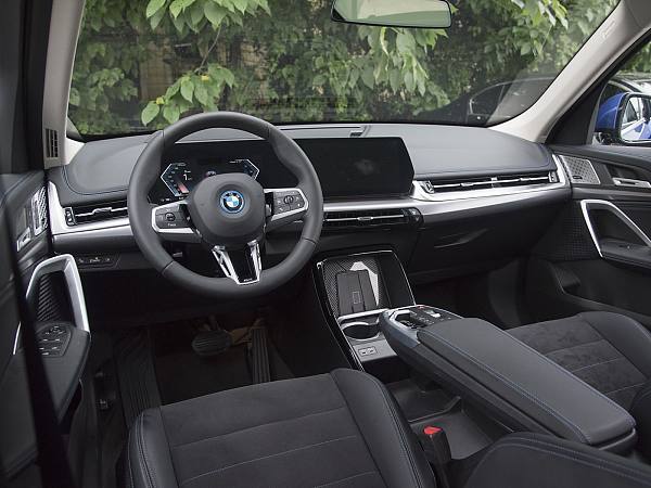 BMW iX1 interior (1)