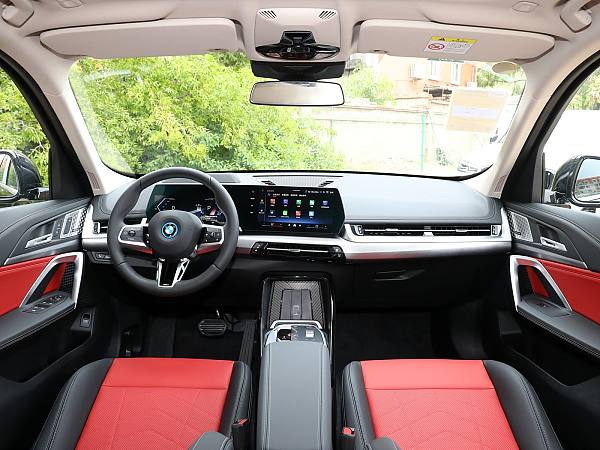 BMW iX1 interior (6)