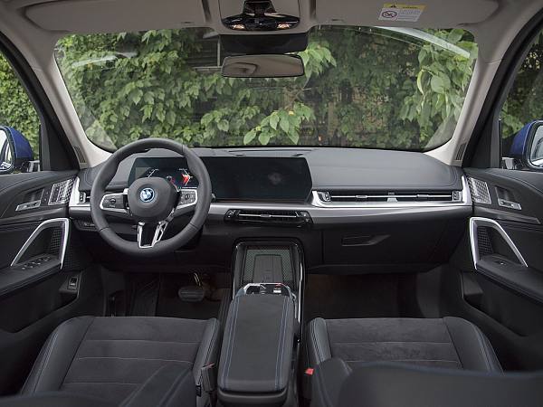 BMW iX1 interior (8)