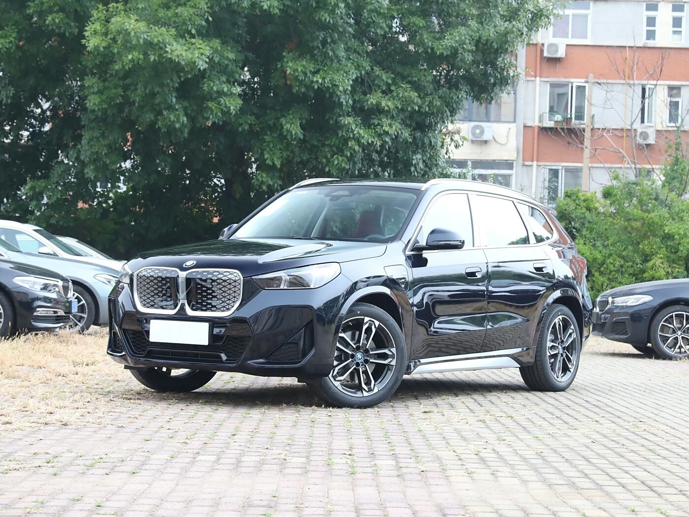 BMW iX1