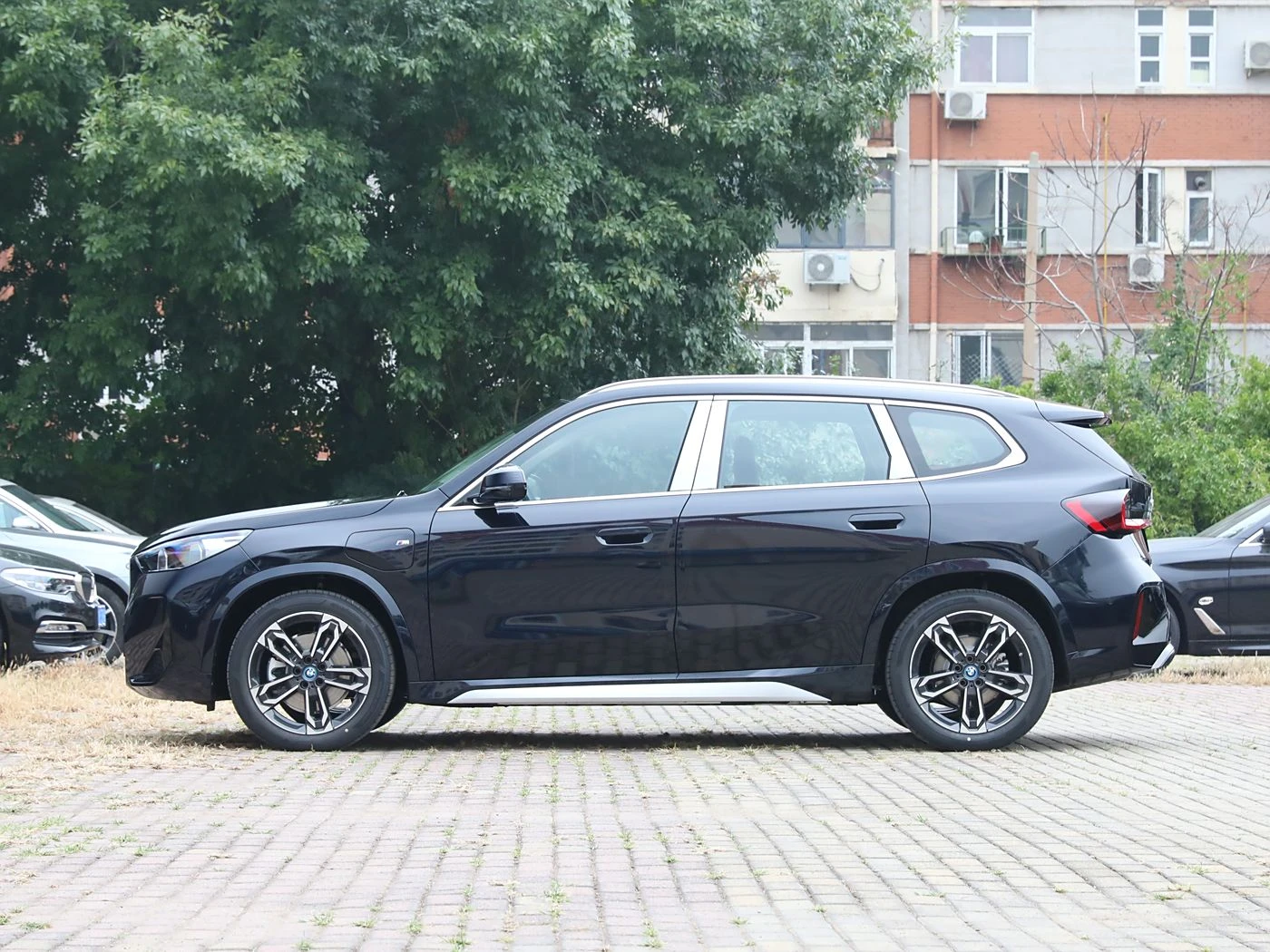 BMW iX1