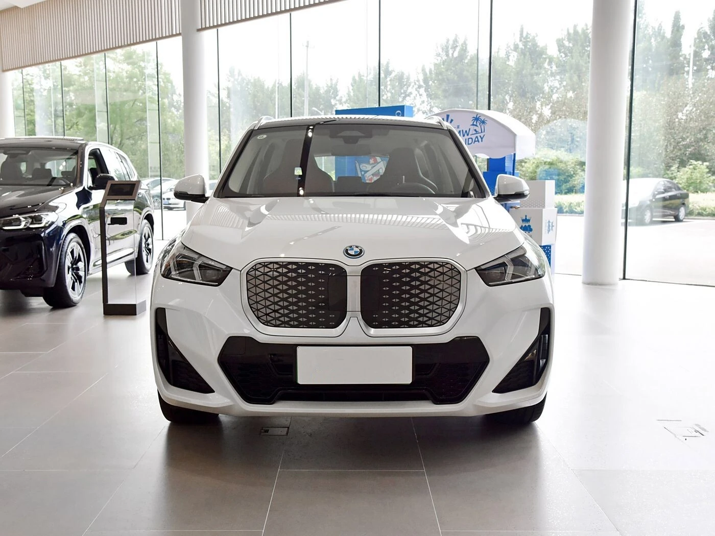 BMW iX1