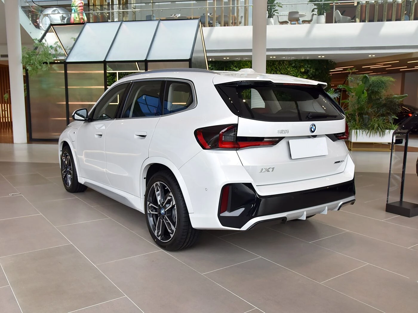 BMW iX1