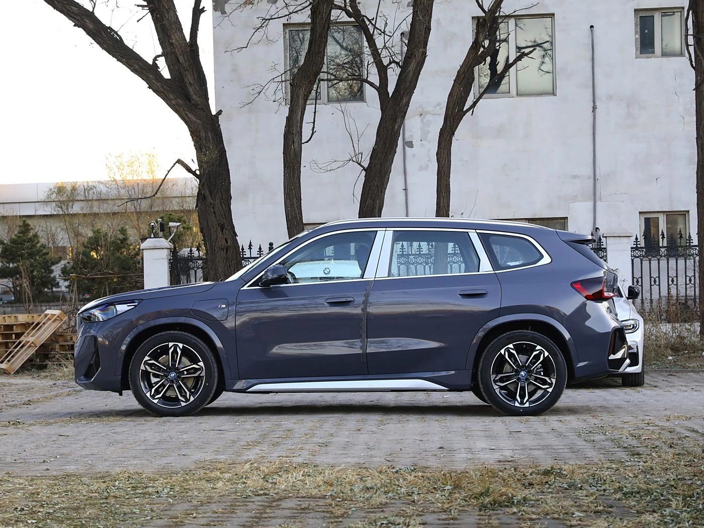 BMW iX1