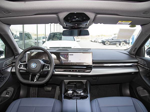 BMW i5 Interior (4)