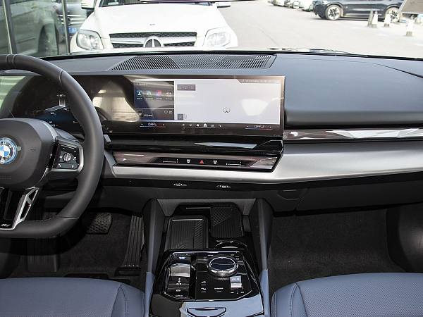 BMW i5 Interior (5)