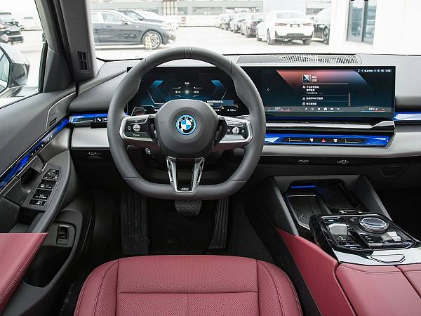 BMW i5 Interior (6)