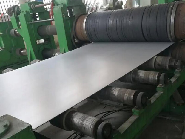 What are the differences between stainless steel plates and carbon steel plates and how to choose them