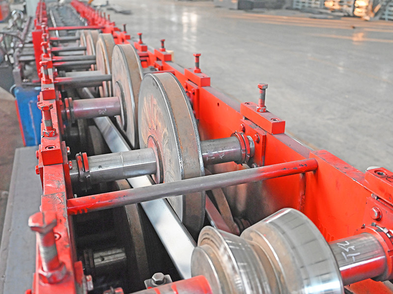 Máquina de dobragem a frio de vigas integradas