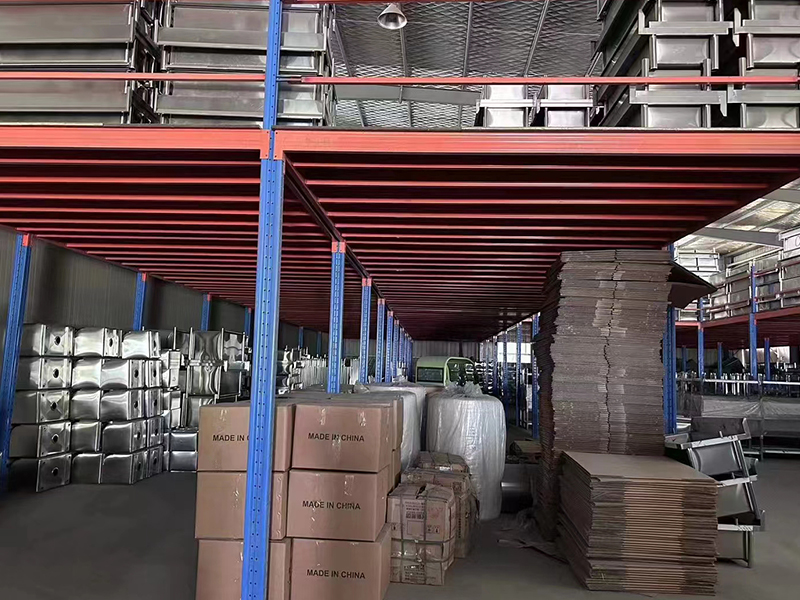 Plataforma de prateleiras de dois níveis para clientes venezuelanos