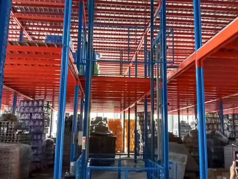 Plataforma de prateleiras de três camadas para clientes do Kuwait