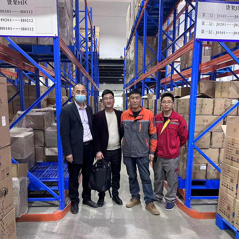 Projeto de prateleiras para corredores estreitos