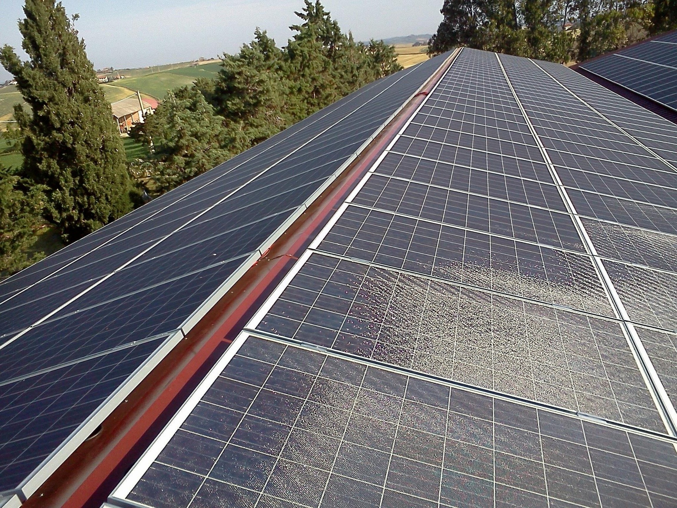 Solar photovoltaics turn idle roofs into 'power stations'