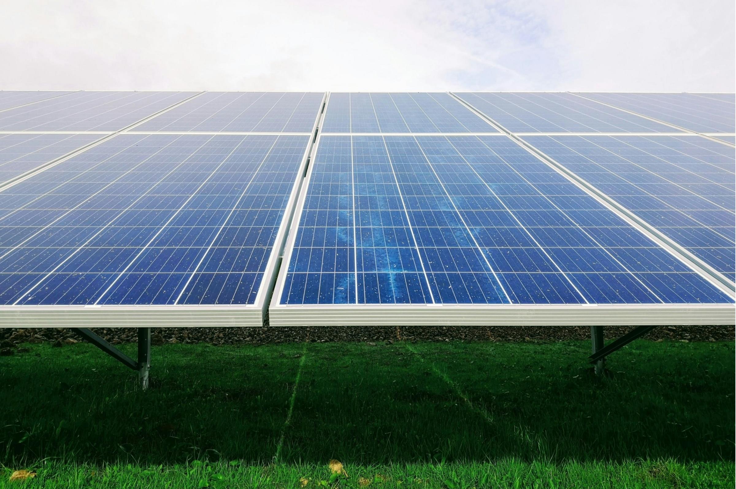 What is the principle of photovoltaic solar panels?