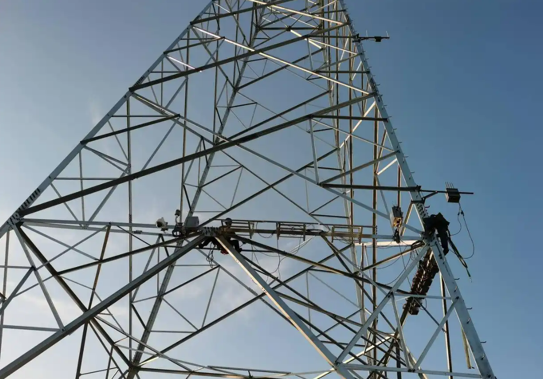 Solar power supply system assists infrared monitoring equipment, ushering in a new era of all-weather power guarantee