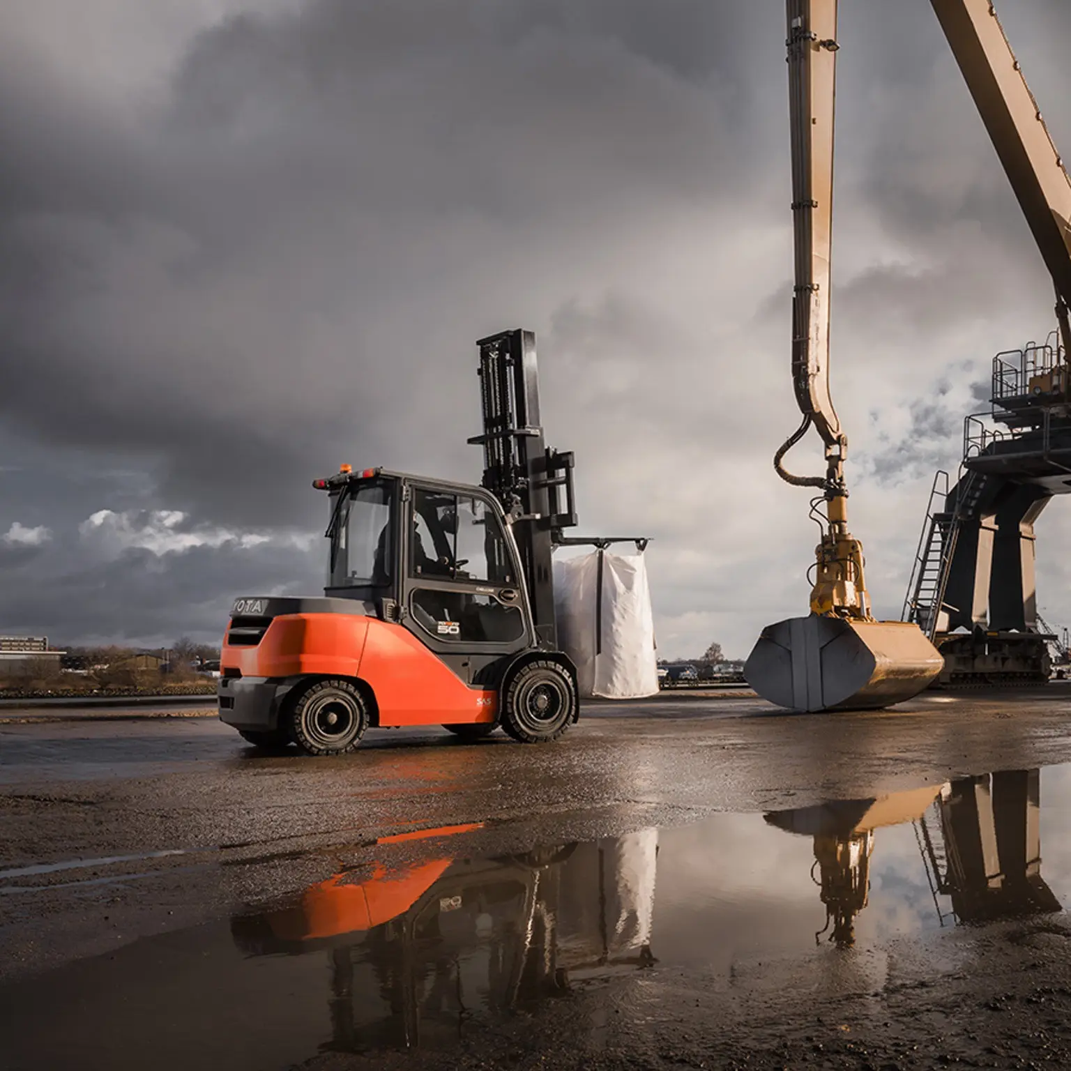 Choosing an Aerial Work Platform Truck