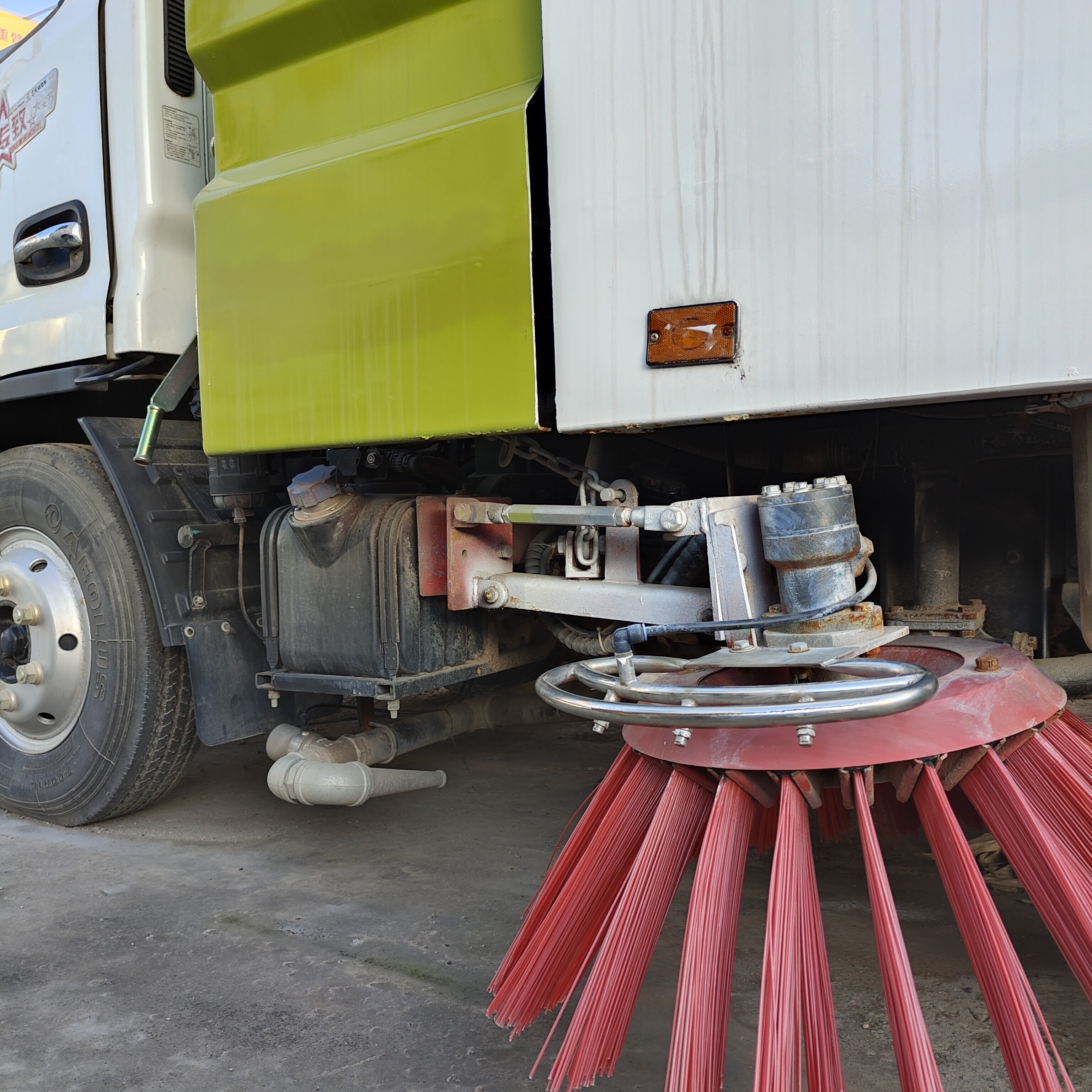 Qingling Isuzu Road Sweeper