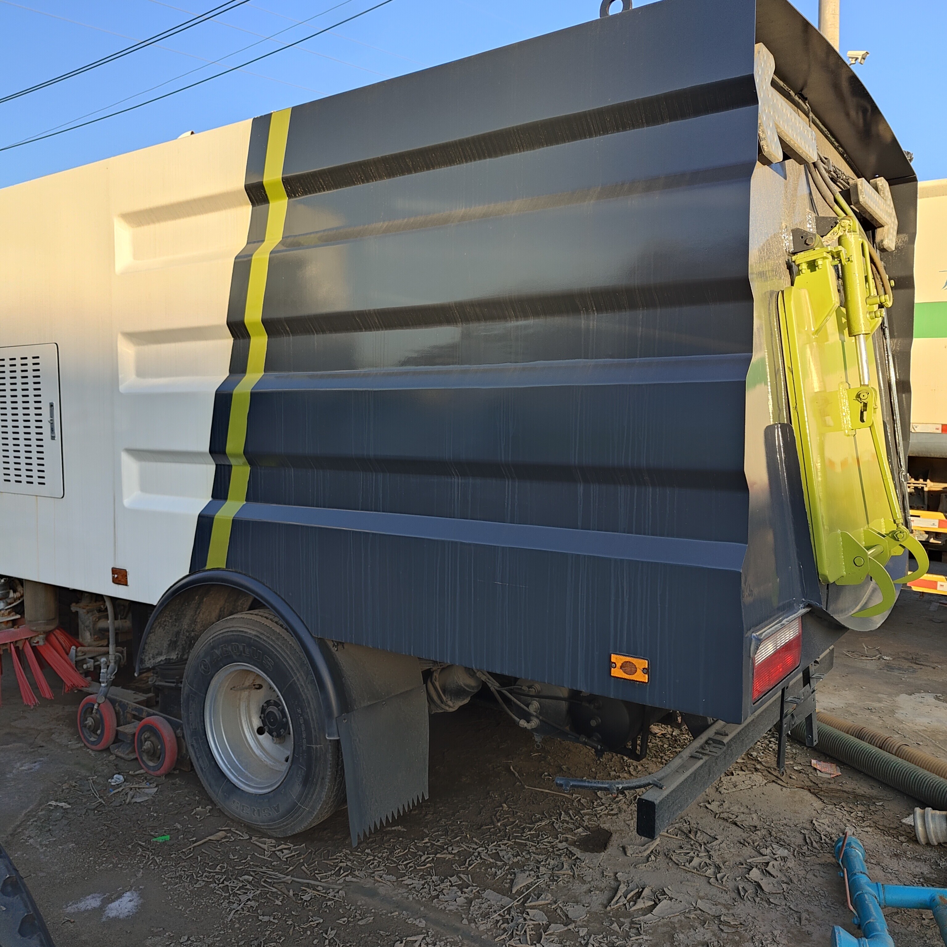 Qingling Isuzu Road Sweeper