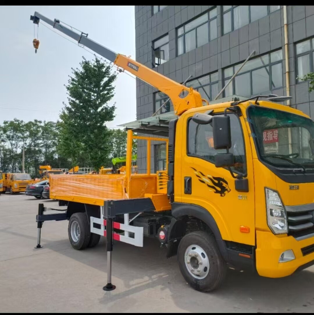Foton Pilot M5 blue-plate truck-mounted crane