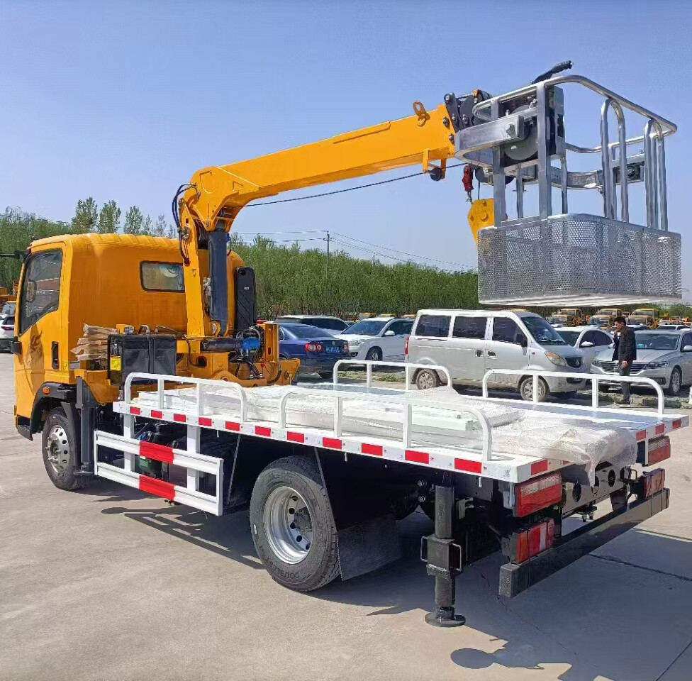 Foton Pilot M5 blue-plate truck-mounted crane