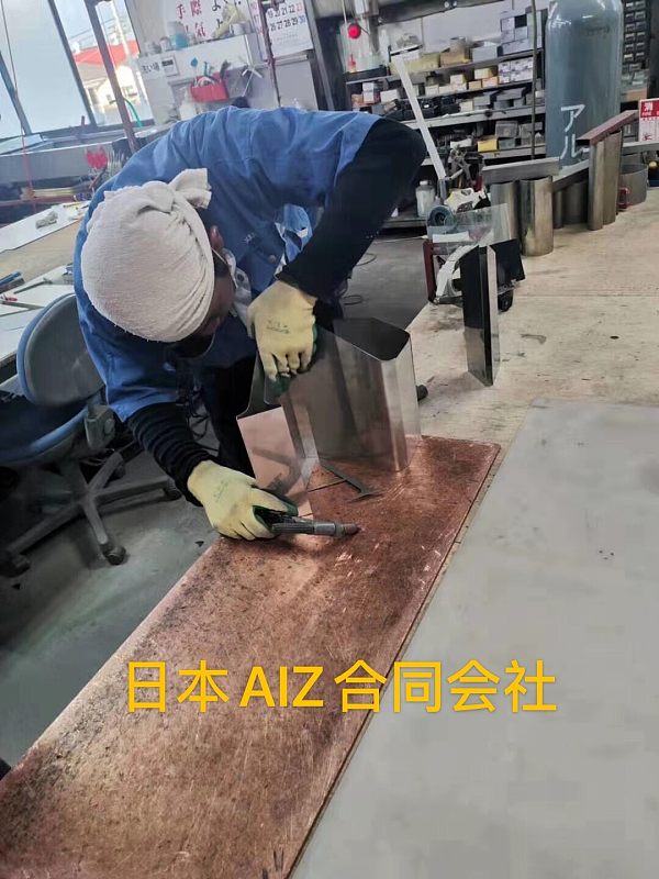 Japan AIZ LLC produces traditional metal crafts using laser etching systems from Jinyuan.