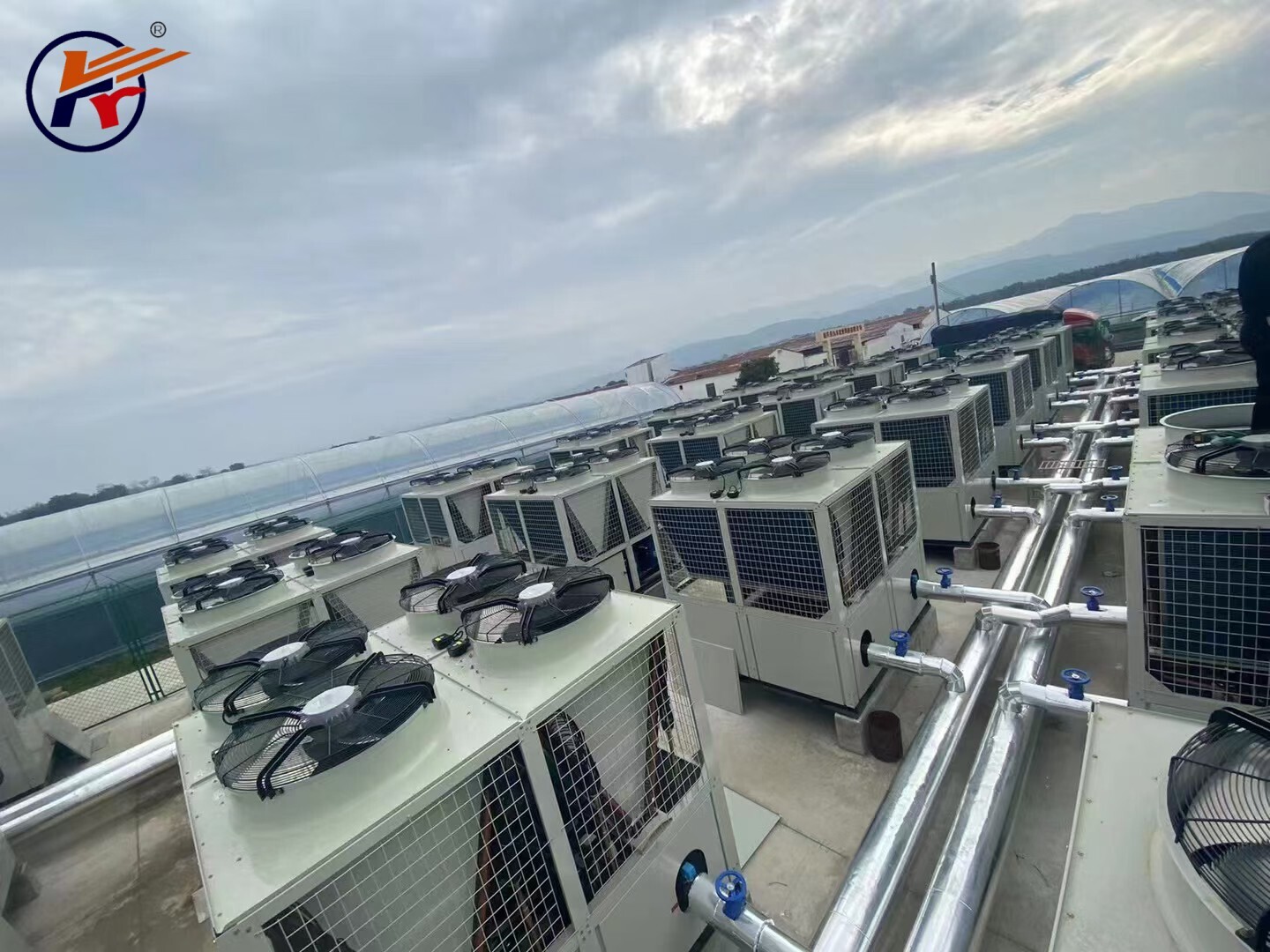 Commercial Buildings (Malls/Hotels): Scroll Air-Cooled Chiller for Comfort Cooling