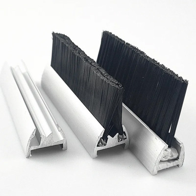 Escalator double-row brushes