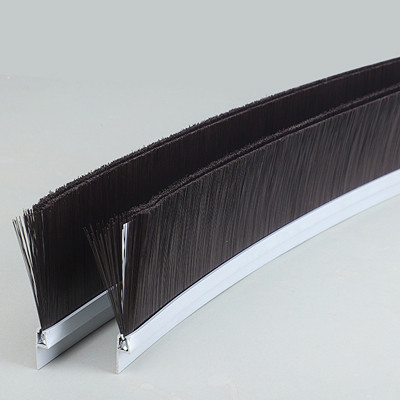 Wind turbine sealed arc strip brush