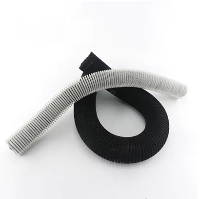 Screw conveyor spring brush