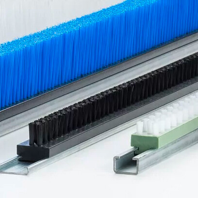 C-bracket slatted brush