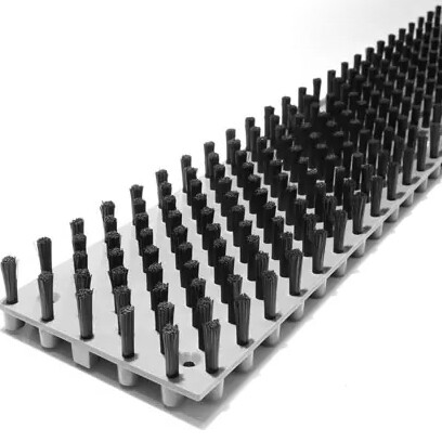 Flat conveyor brushes