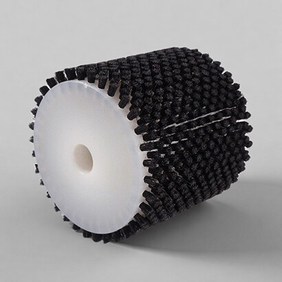 Clean the dusting brush