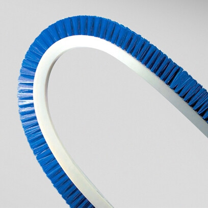 Open, closed belt brush