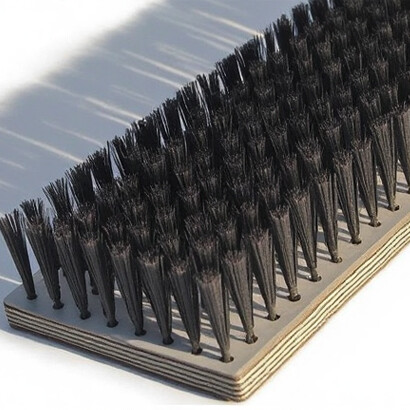 Flexible crimp belt brush