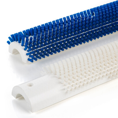 Tufting roller brush with split core