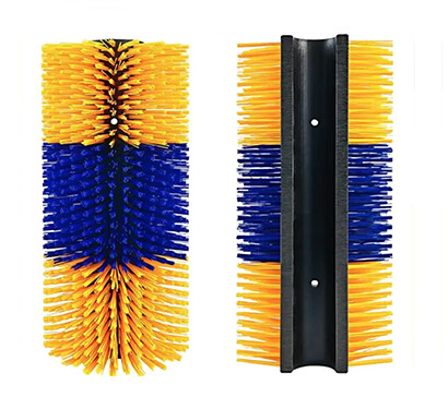 Pasture cattle body brush