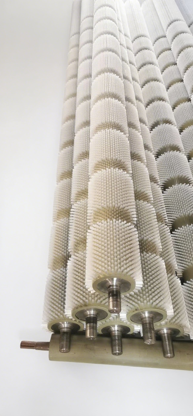 3-in-1 vegetable peeler with brush, vegetable and fruit cleaning brush, egg cleaning brush roller