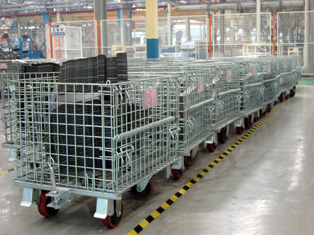 Caster-equipped storage cage C2