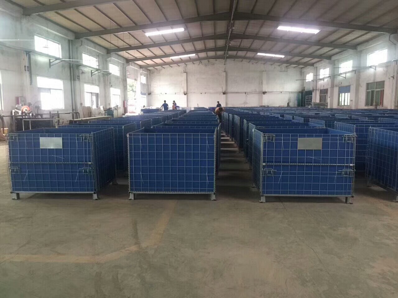 Equipped with hollow board storage cages B1