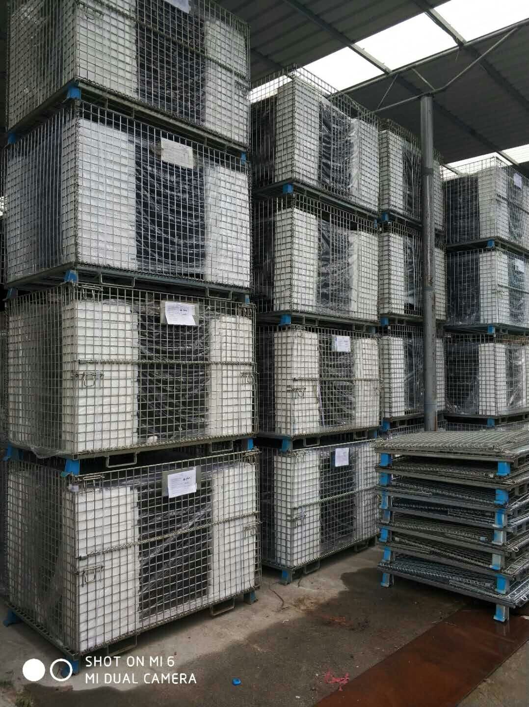 Equipped with hollow board storage cages C1