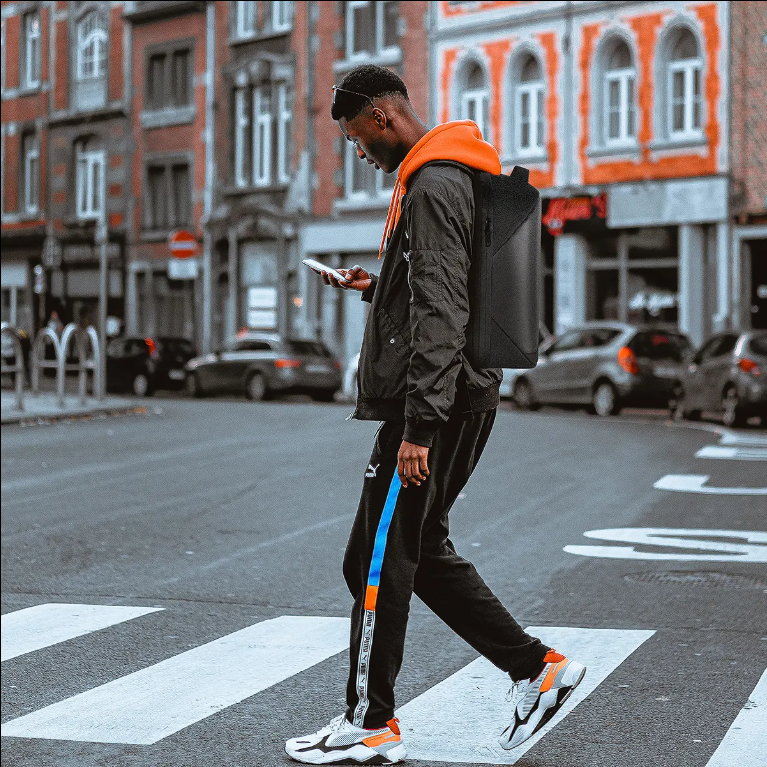 Customized DIY dynamic display human walking advertising waterproof backpack LED full color screen smart backpack