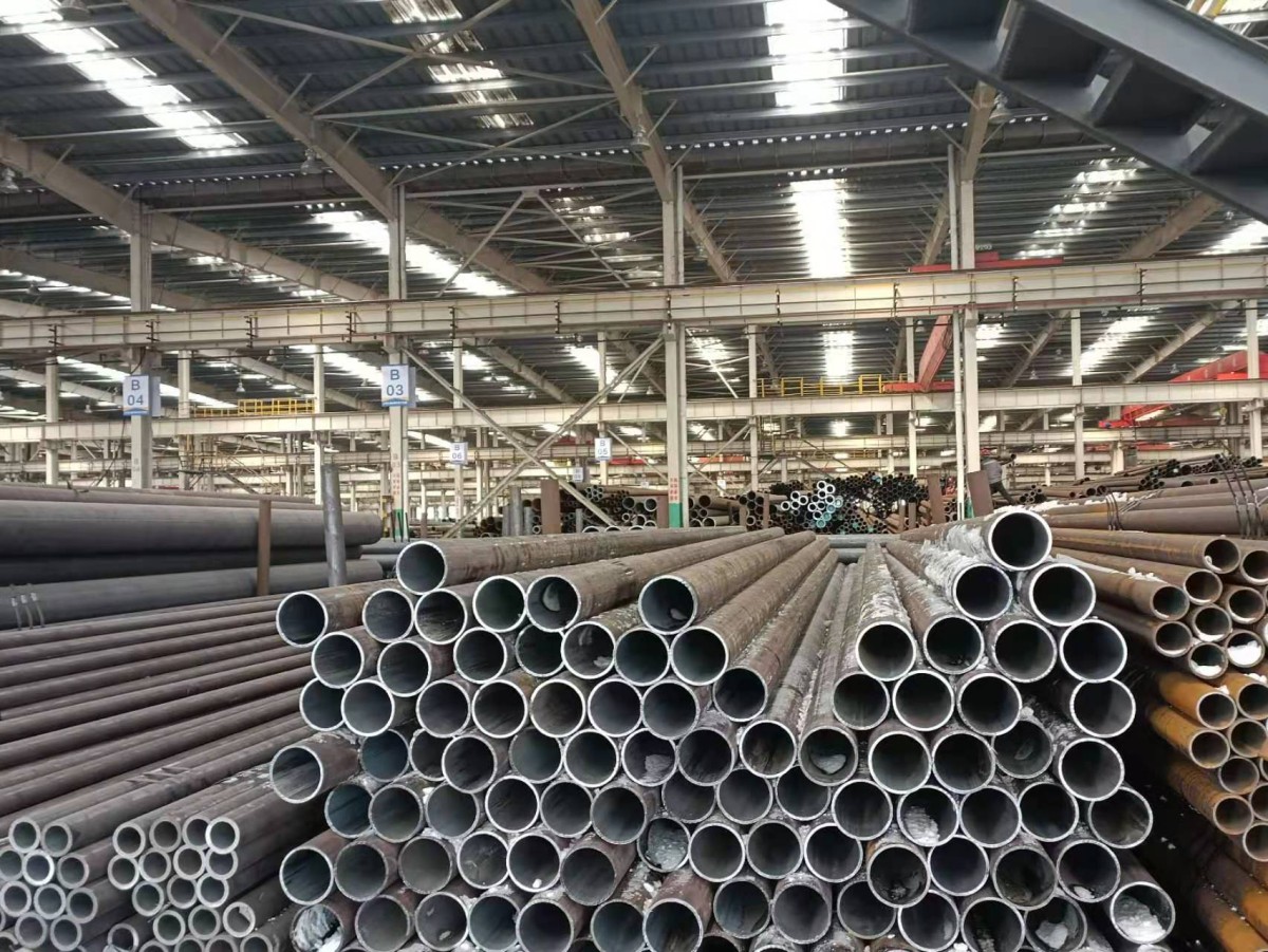 What material is Carbon Steel Pipe divided into? What material is Carbon Steel Pipe divided into?